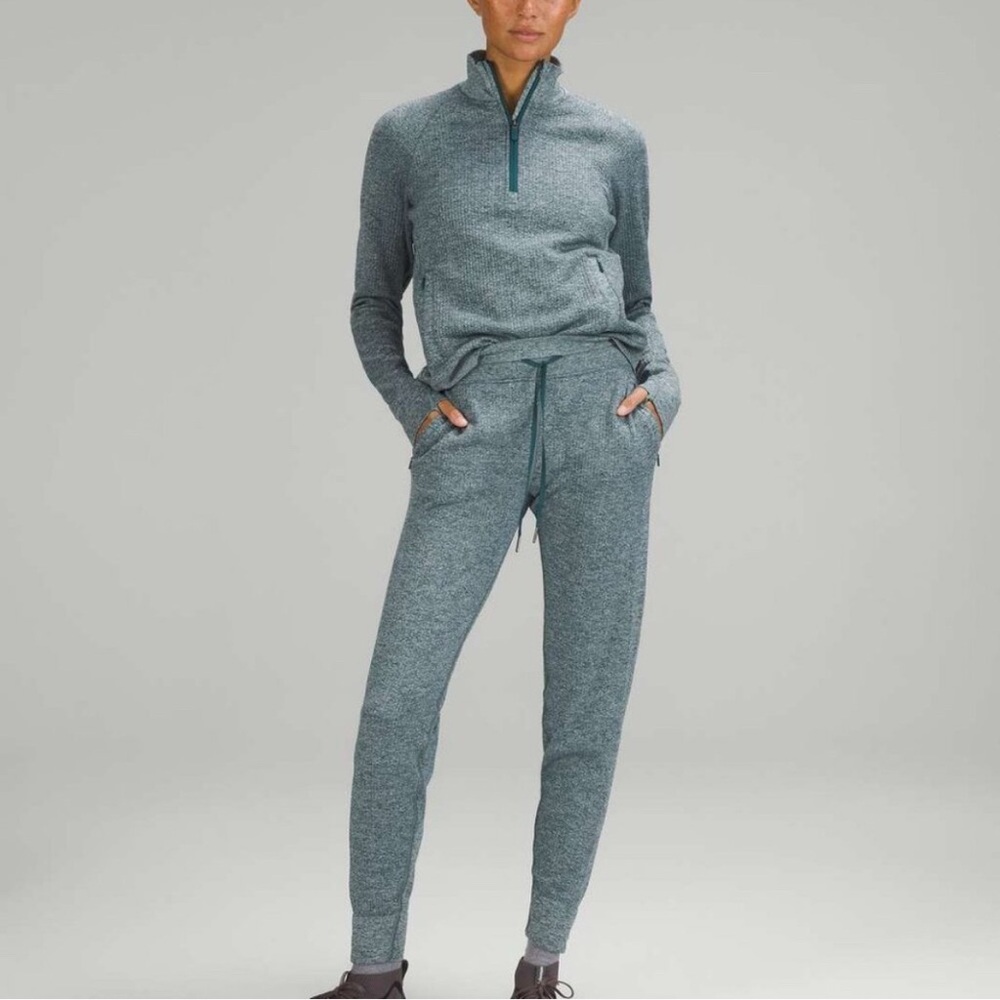 Lululemon engineered warmth joggers